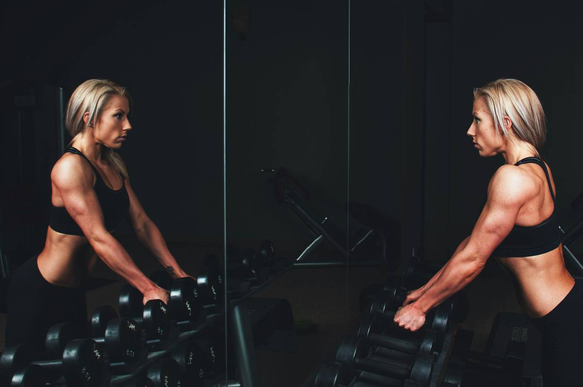 A workout mirror home gym installed in a well-lit home gym with proper spacing and no glare